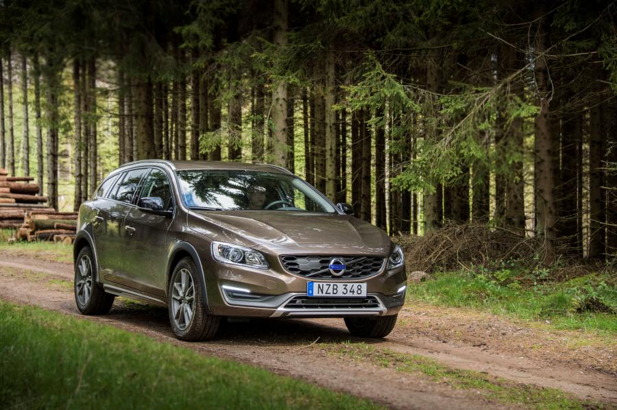  Volvo V60 D4 Cross Country 2015 года  (фото 18 из 19)